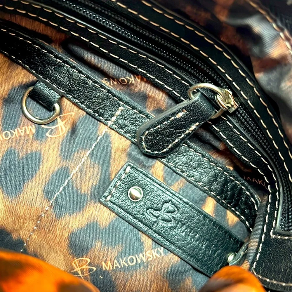 B Makowsky Crossbody Leather Purse - Picture 7 of 7